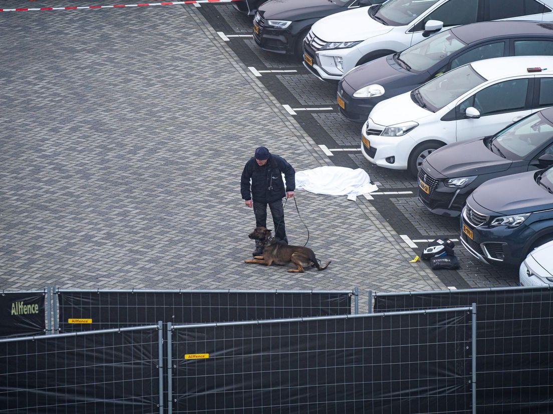 De politie doet onderzoek naar de schietpartij bij een winkelcentrum in Zwijndrecht