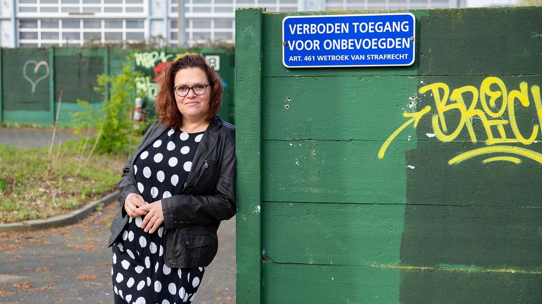 Vanessa bij de afwerkplekken