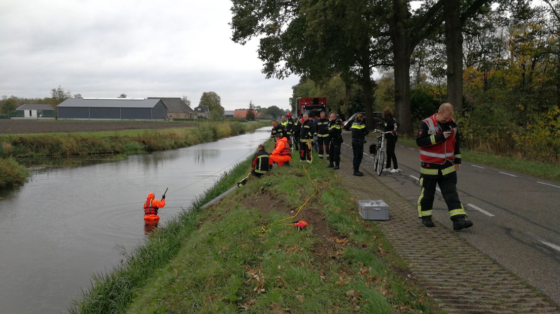 Er wordt naar een auto gezocht (Rechten: Persbureau Meter)