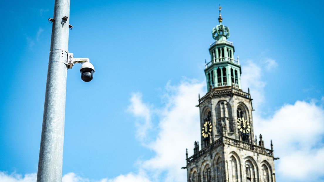 Cameratoezicht in de Groningse binnenstad, met de Martinitoren