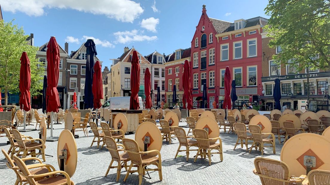 Leeg terras op de Neude