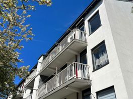 Koninklijke Marechaussee wil man aanhouden in Laak, verdachte zwaargewond na val van balkon