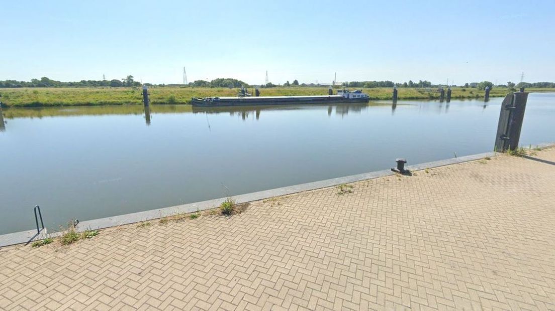 In de haven van Wageningen worden vluchtelingen opgevangen