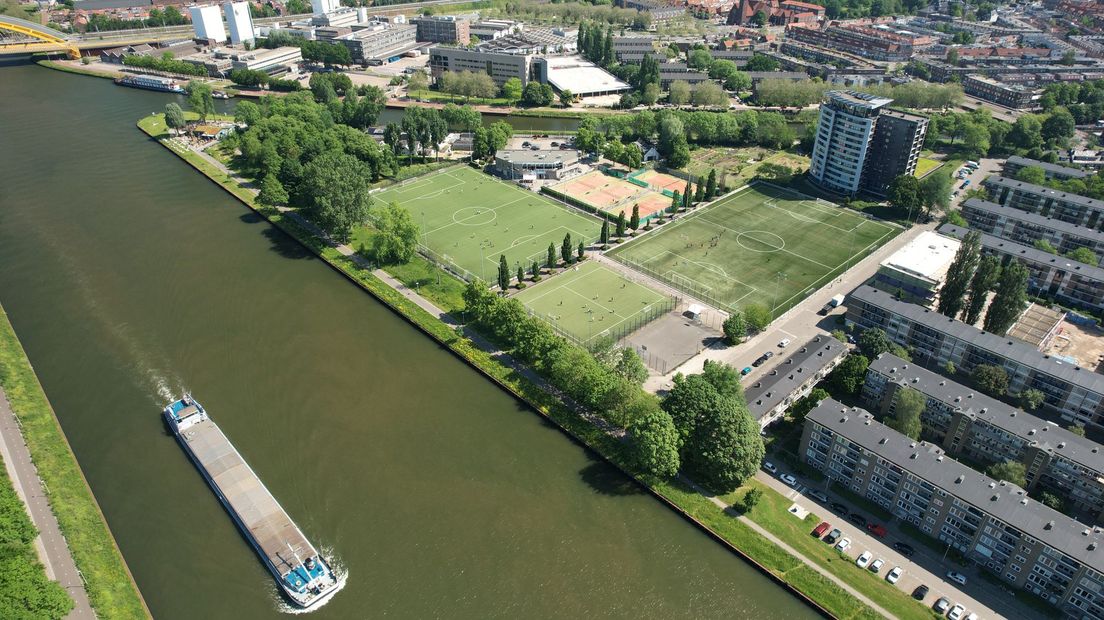 De voetbal- en tennisvelden van PVC op sportpark Marco van Basten.