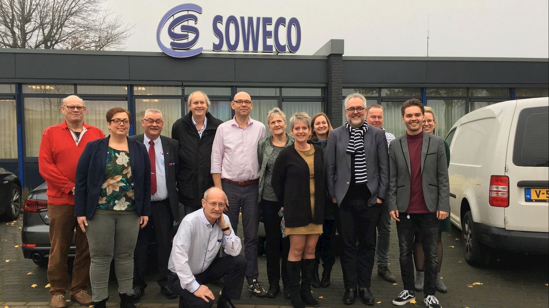 De delegatie van raadsleden van GroenLinks en Kamerlid Renkema kregen een rondleiding bij Soweco