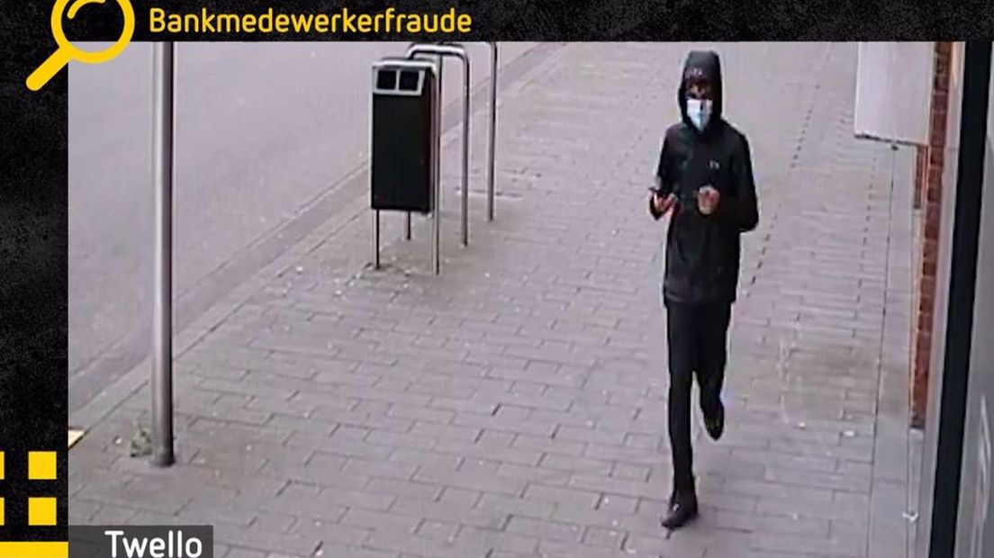 De politie zoekt deze pinner.