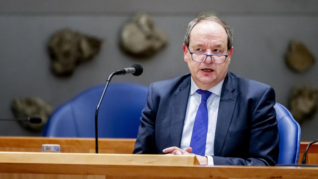 Staatssecretaris Hans Vijlbrief in debat met de Tweede Kamer