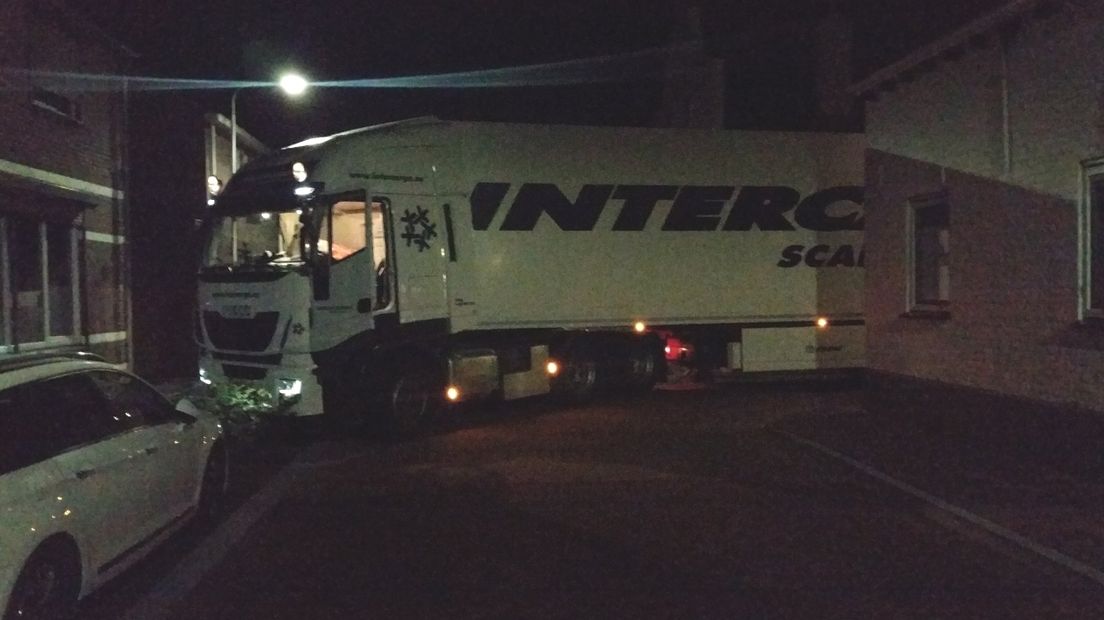 Vrachtwagen vast IJzendijke