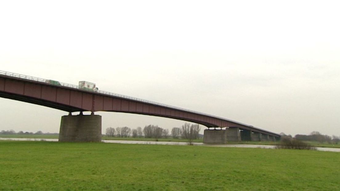 De Rijnbrug bij Kesteren.