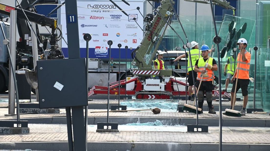 De ravage wordt opgeruimd