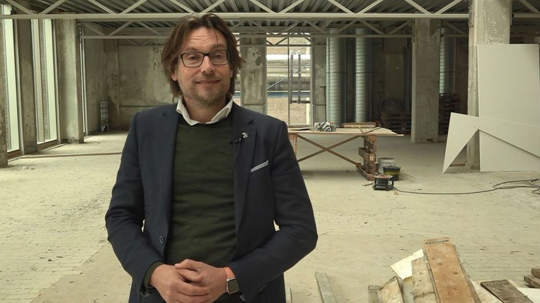 Connectr-directeur Jeroen Herremans in een nog lege fabriekshal.