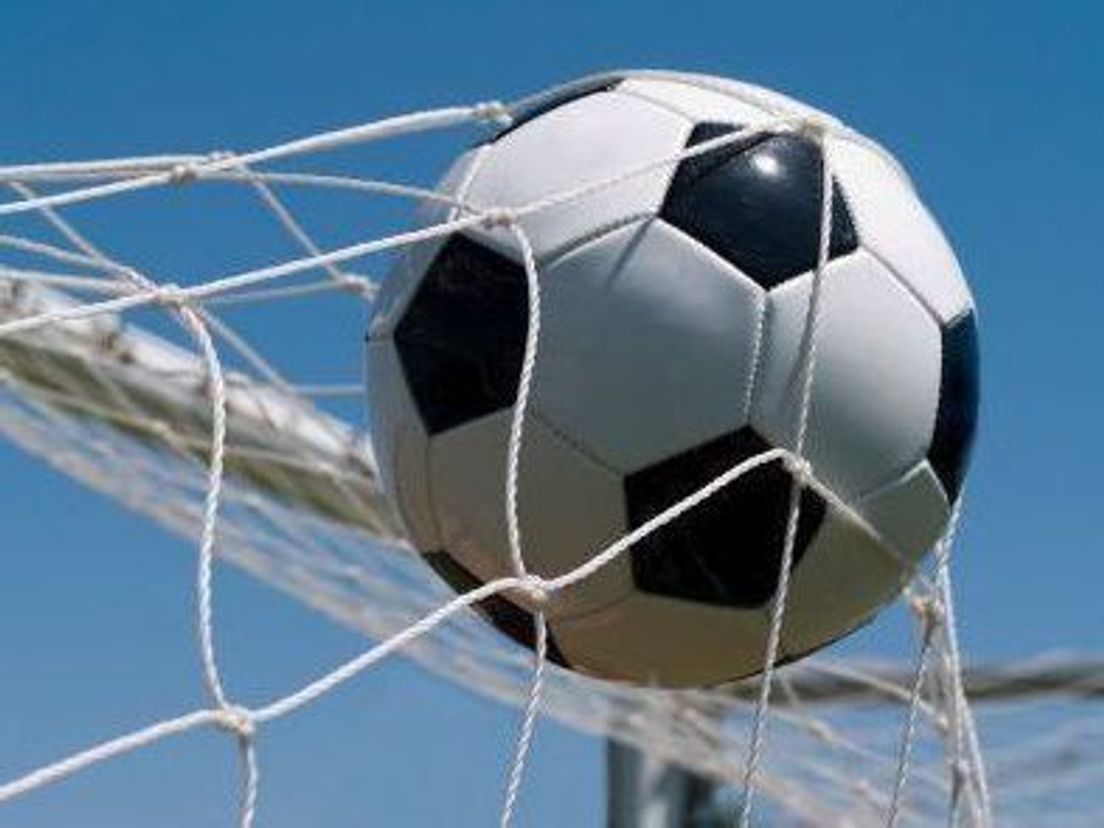 Voetbal71.cropresize.tmp.cropresize.tmp.cropresize.tmp.cropresize.tmp.jpg