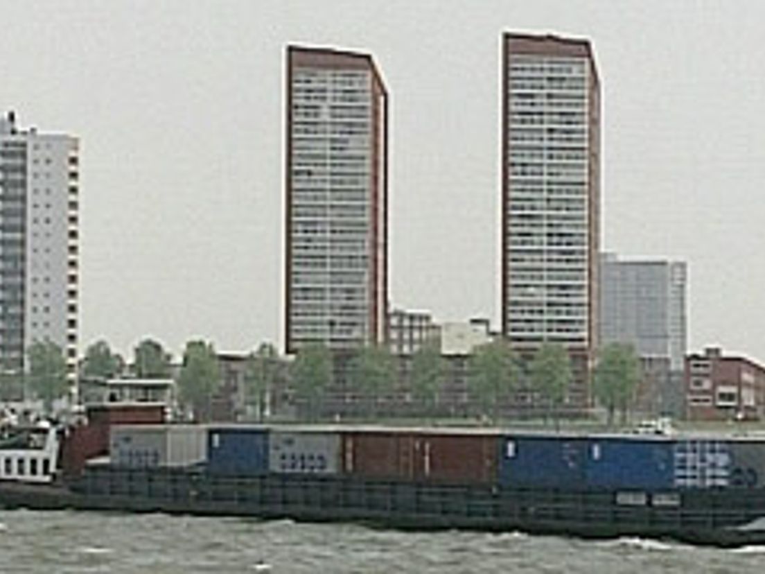 08-05-containers.jpg