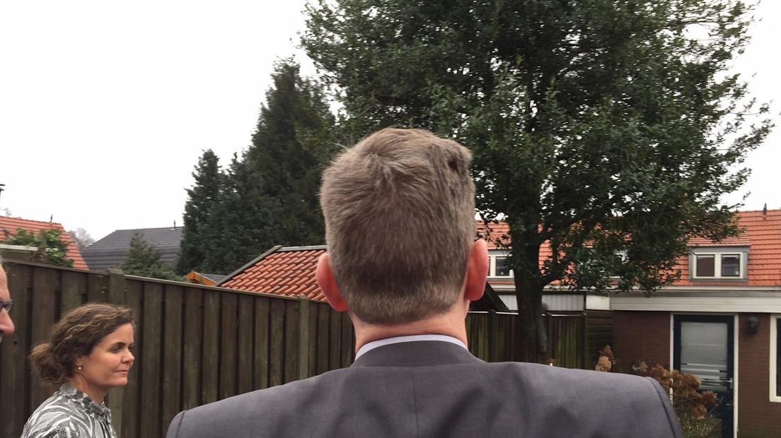 Rechter neemt een kijkje in de achtertuin in Enschede