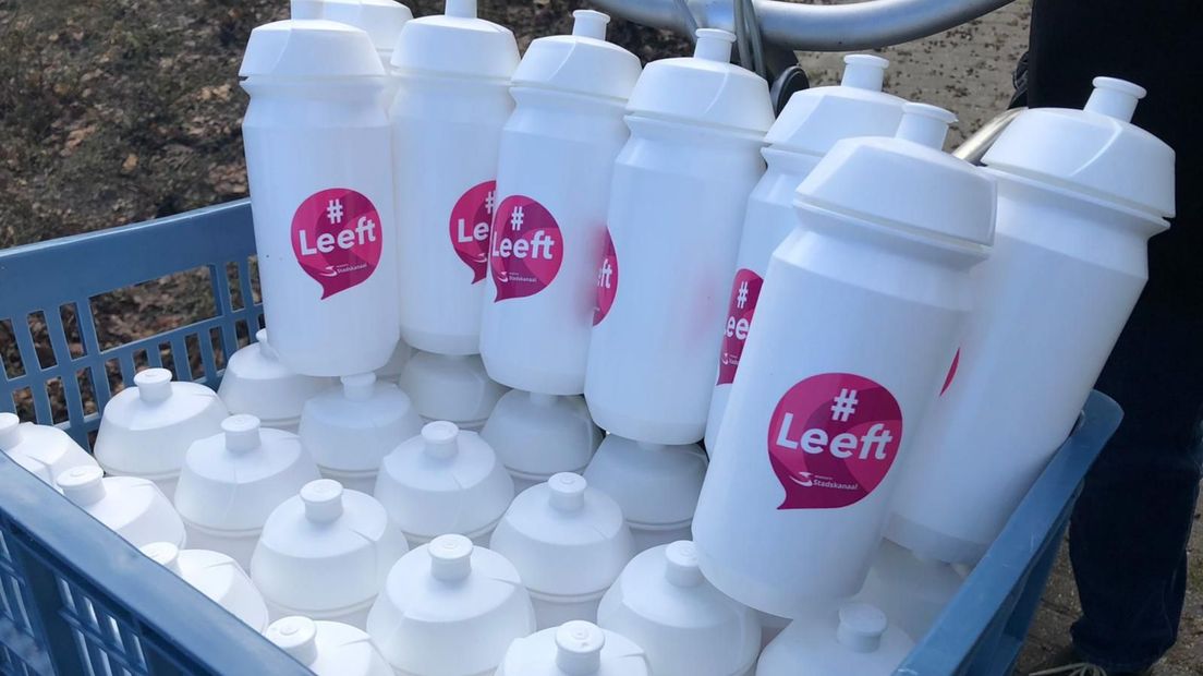 Deze bidons worden cadeau gedaan