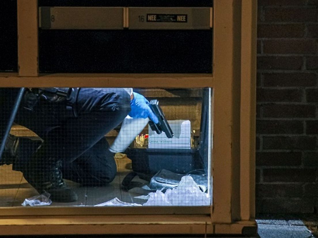 In een brievenbus aan de Lelienstein is een vuurwapen gevonden