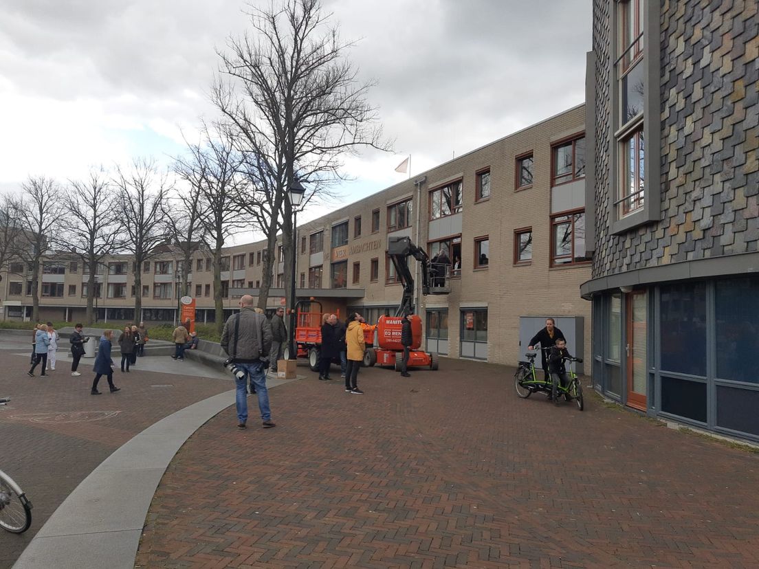 Hoogwerker bij verzorgingstehuis De Vier Ambachten