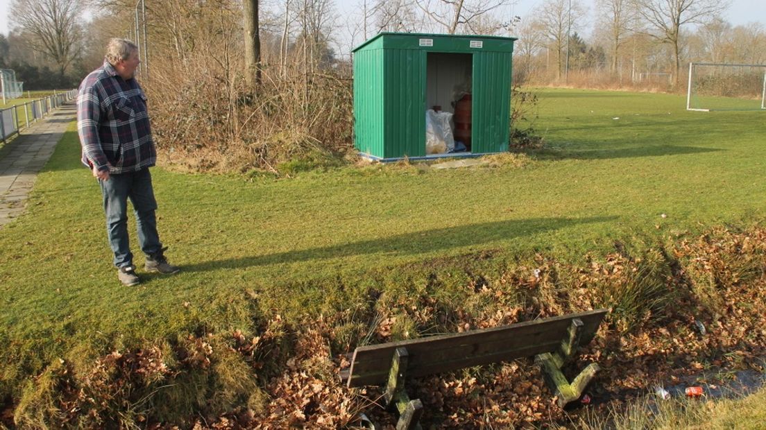 De vernielingen worden door de daders hersteld