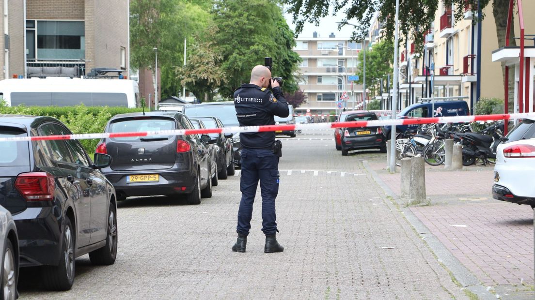 De politie doet onderzoek in de Talmastraat