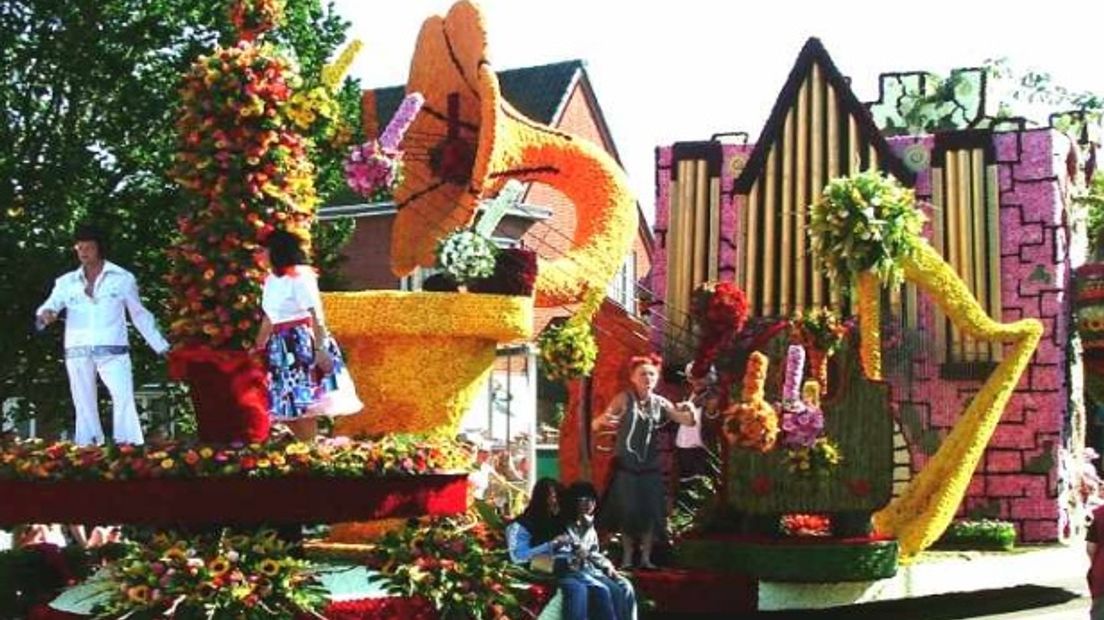Een praalwagen tijdens het Bloemencorso in Eelde