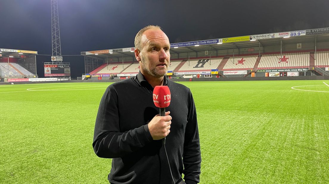 Lukkien vindt dat scheidsrechter Alex Bos de mist ingaat voorafgaand aan de tweede tegengoal