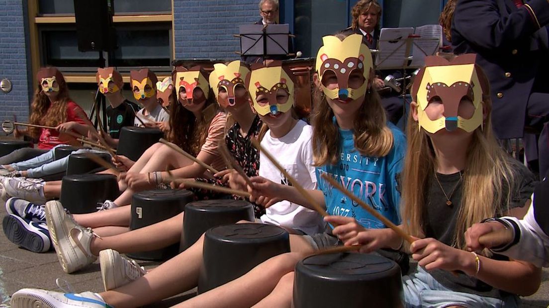 Complete school viert eeuwfeest van de fanfare mee: 'Heel cool!'