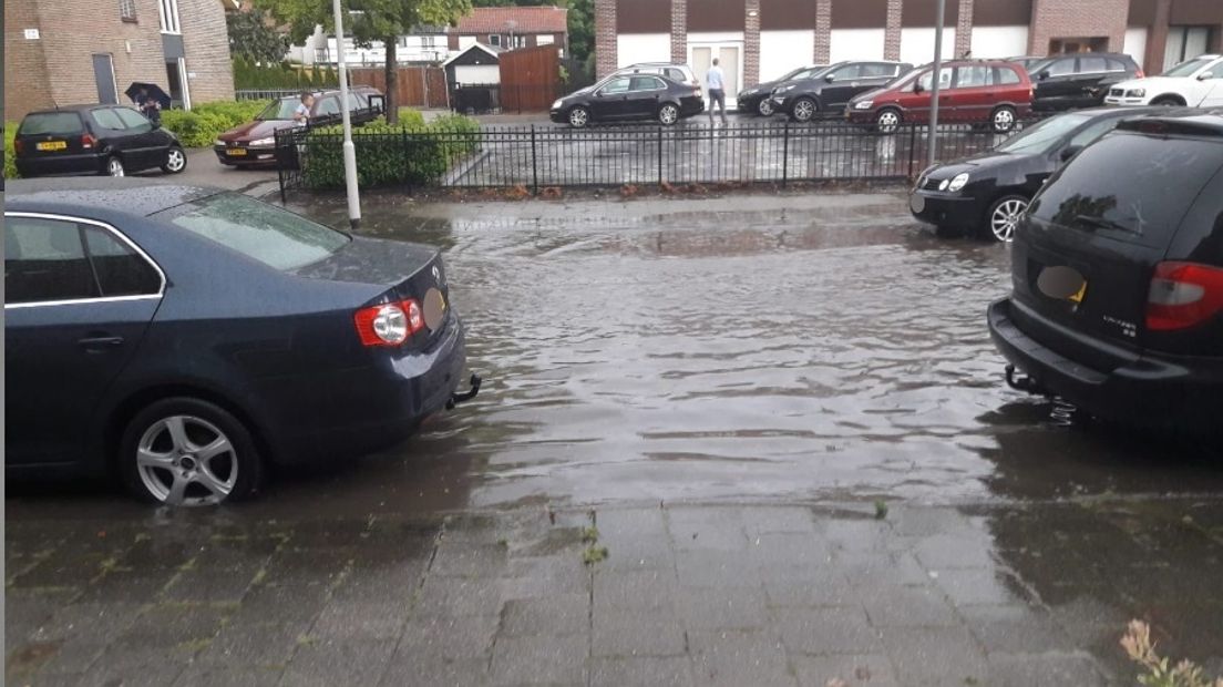 Reimerswaal roept bewoners op foto's wateroverlast te sturen