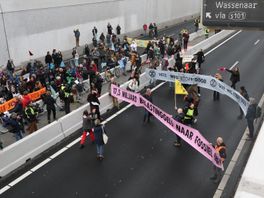 Zes activisten aangehouden na oproep tot blokkeren van Utrechtsebaan (A12)