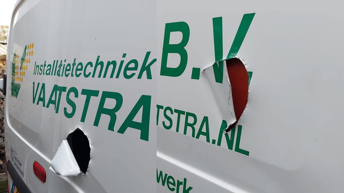 Een van de opengeknipte bedrijfsbusjes