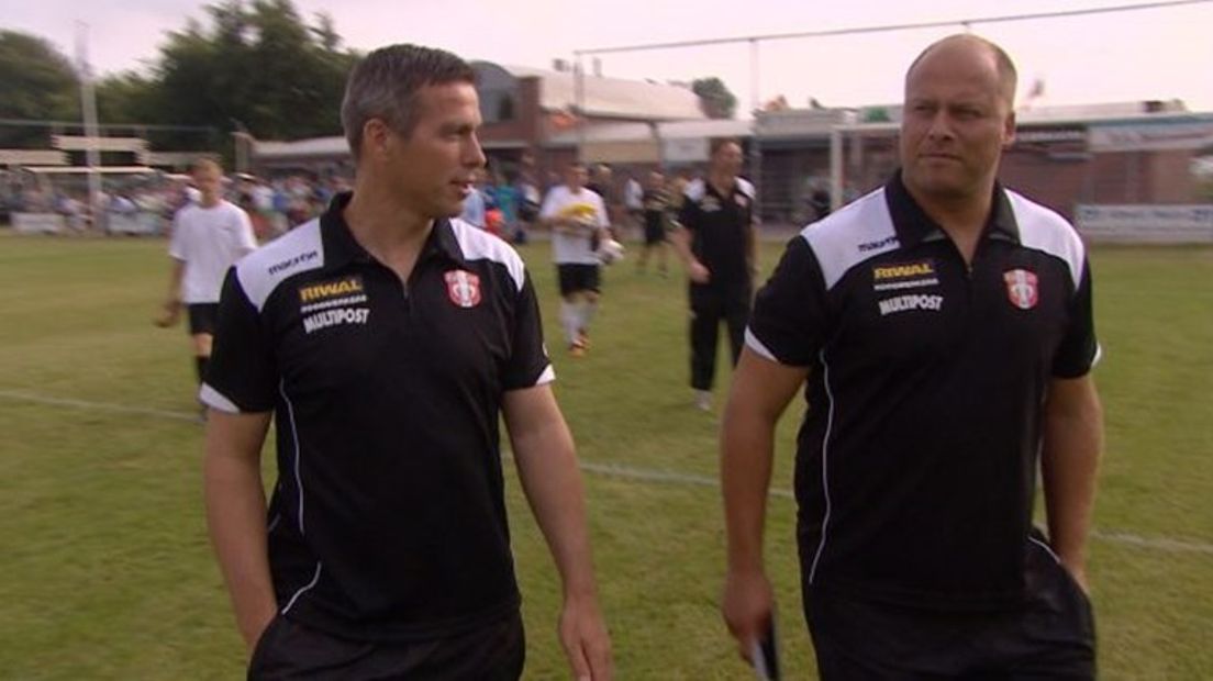 Rody Hoegee (rechts) wordt opnieuw keeperstrainer bij FC Dordrecht