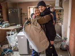 VIDEO | Dankzij Twentse sheltersuits slaapt Galyna in Oekraïne niet meer in de kou