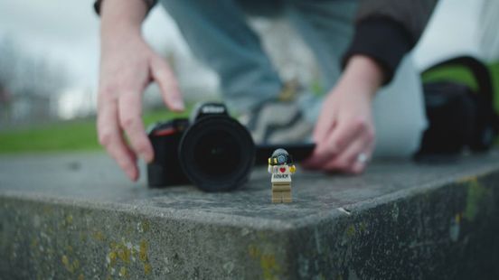 Legopoppetje duikt in heel Arnhem op: 'Uit de hand gelopen hobby'