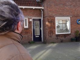 Bewoners Spoorwijk schrikken van hakenkruizen.. ‘Dit is echt schandalig’