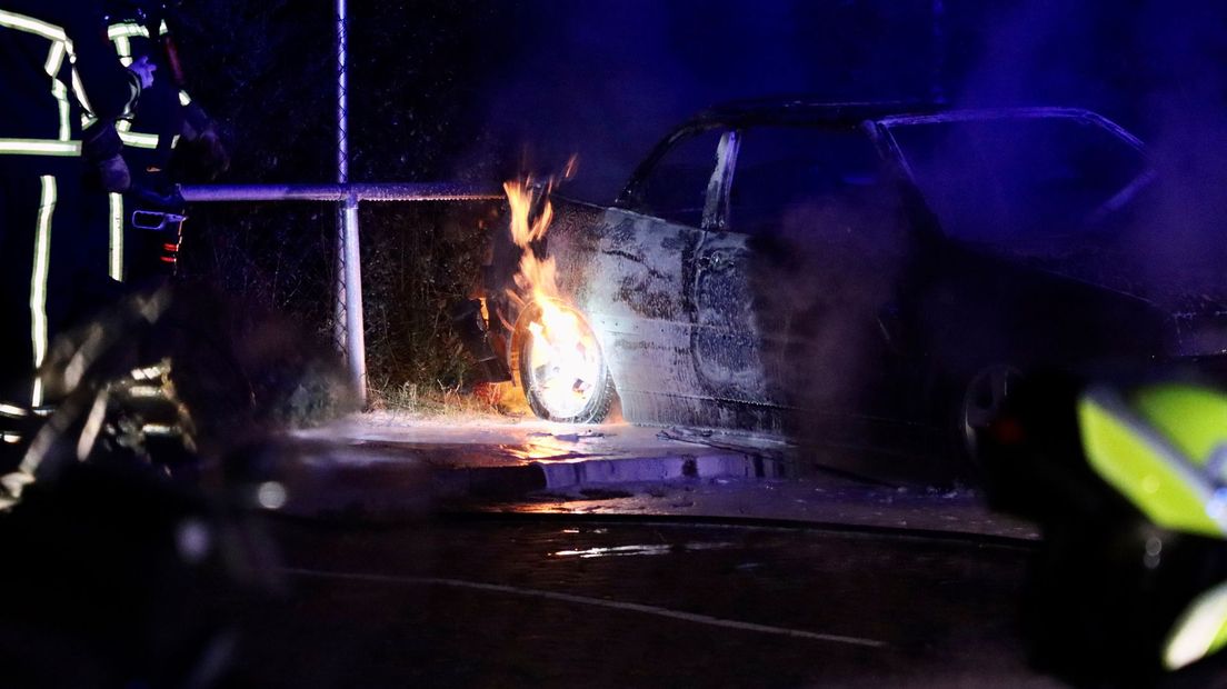 Auto volledig uitgebrand in Oldenzaal.