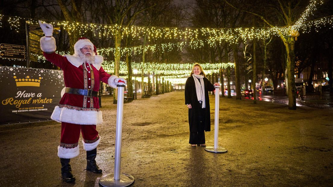 Wethouder Bruines ontsteekt lichtjeshemel Lange Voorhout
