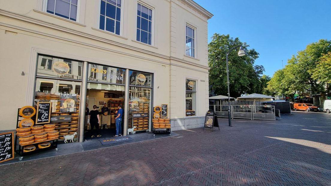 Gereserveerd voor McDonald's; zolang de bezwaarprocedures nog lopen mag de kaasboer het pand gebruiken