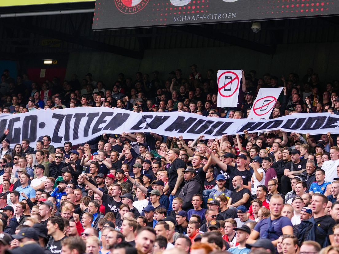 Feyenoord-supporters uitten eerder dit seizoen hun onvrede richting minister Hugo de Jonge