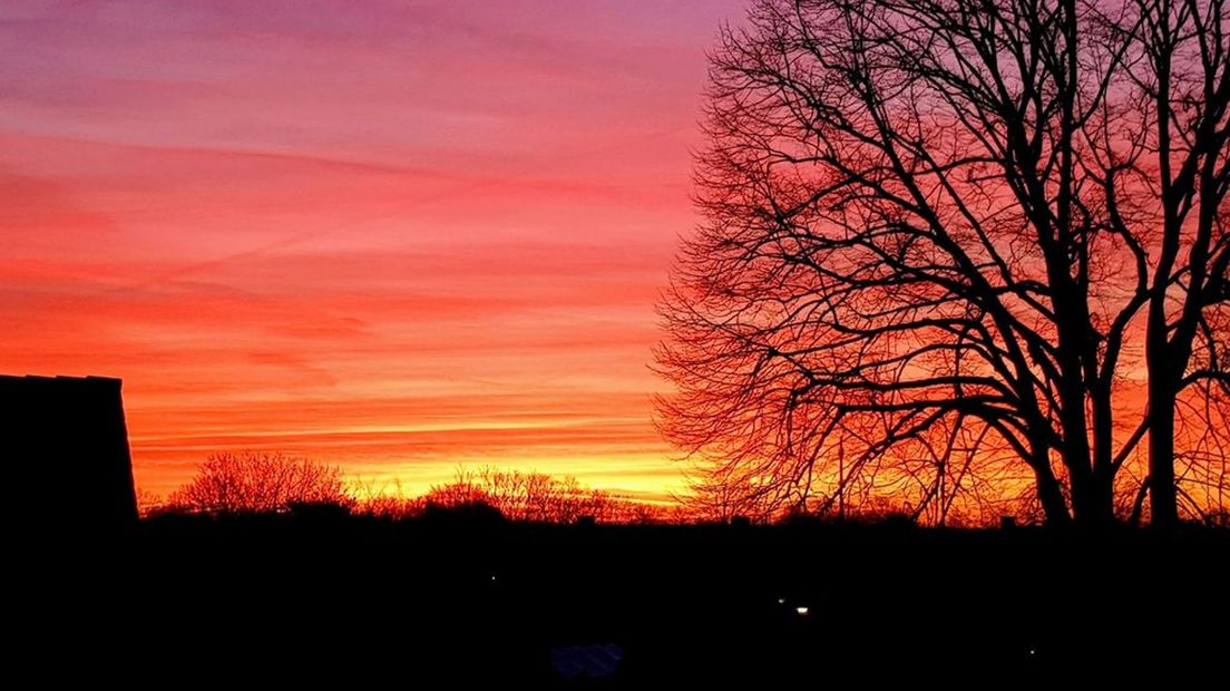 Putten werd wakker onder een prachtig rode lucht.