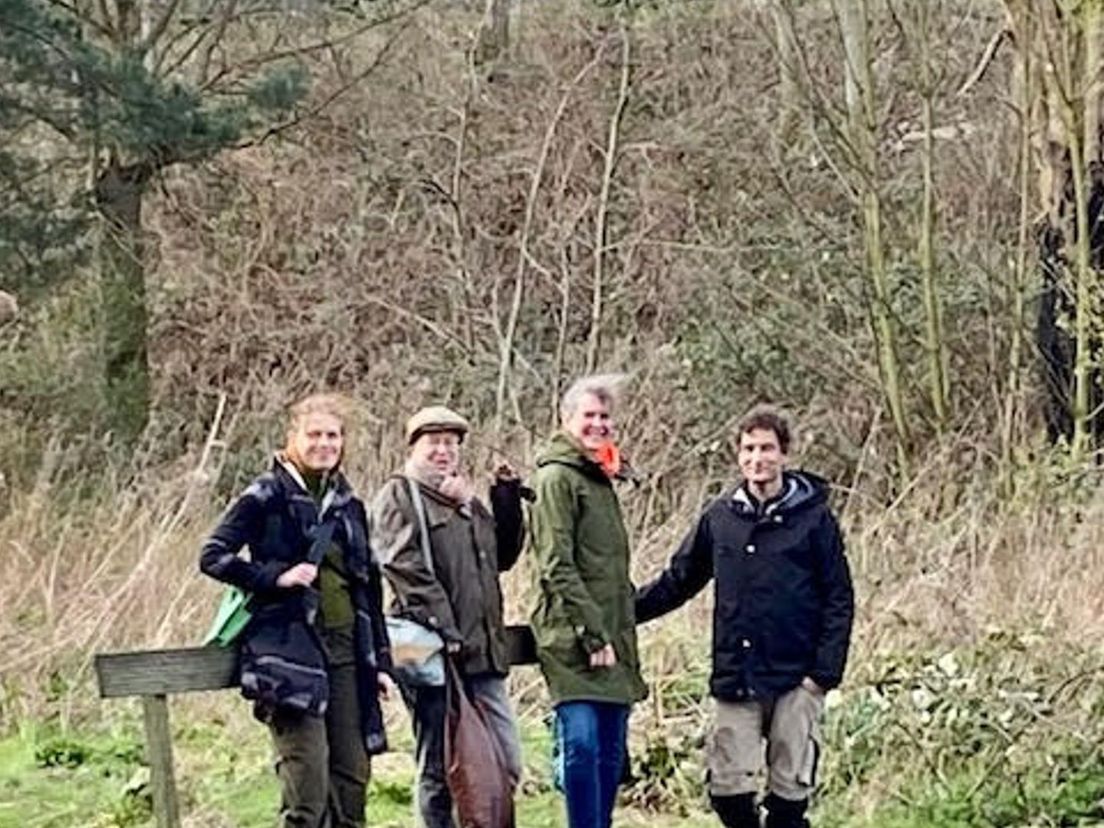 (van links naar rechts) Marjolein Moeijes, Caroline Zeevat, Nienke Bouwhuis en Philip Kuypers in het Essenburgpark in Rotterdam-West