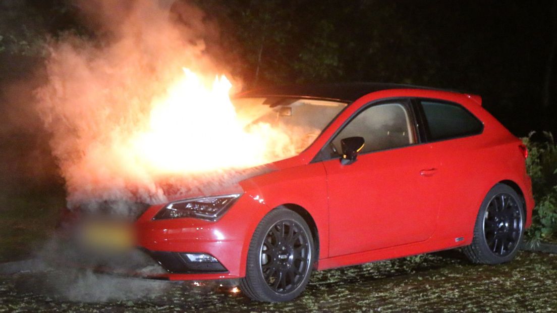 Voor de derde keer in korte tijd brandde een auto af op de Prins Frederiklaan in Leidschendam