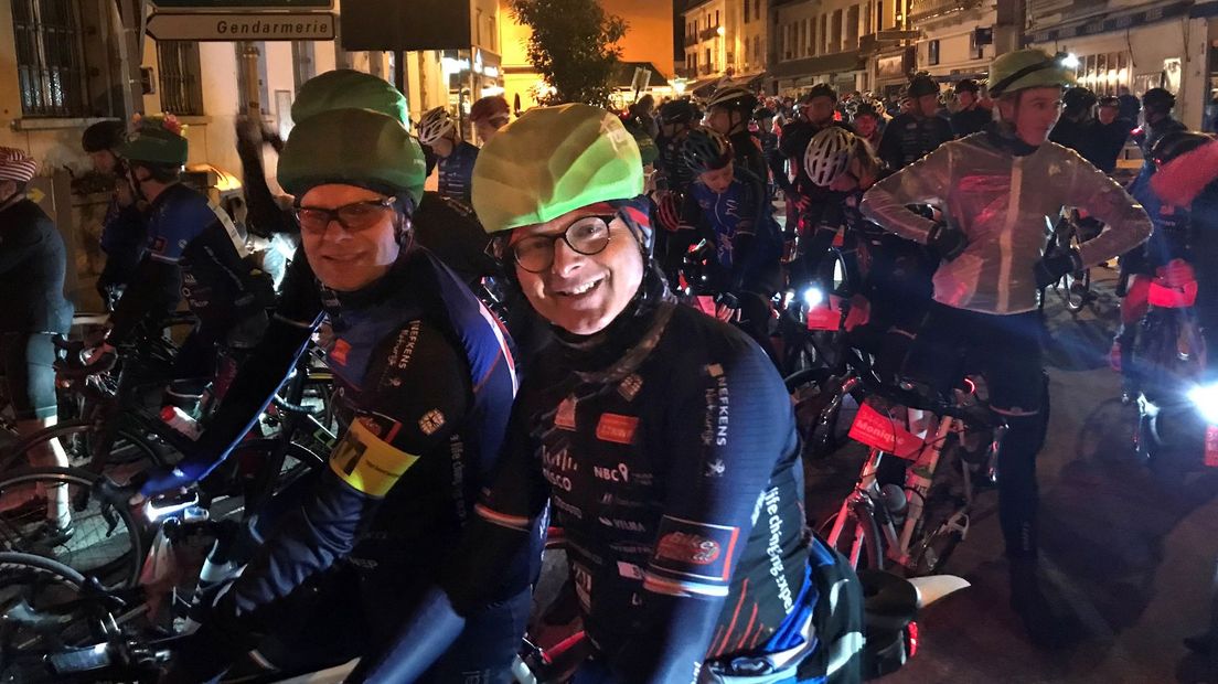 De start in Le Bourg-d'Oisans vanmorgen vroeg.