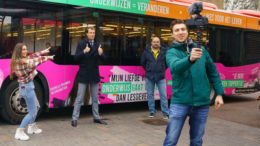 Haagse campagnebus die leraren moet werven