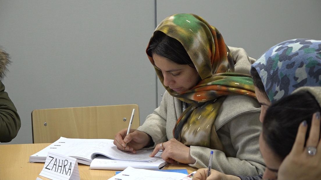 Zahra leert Nederlands