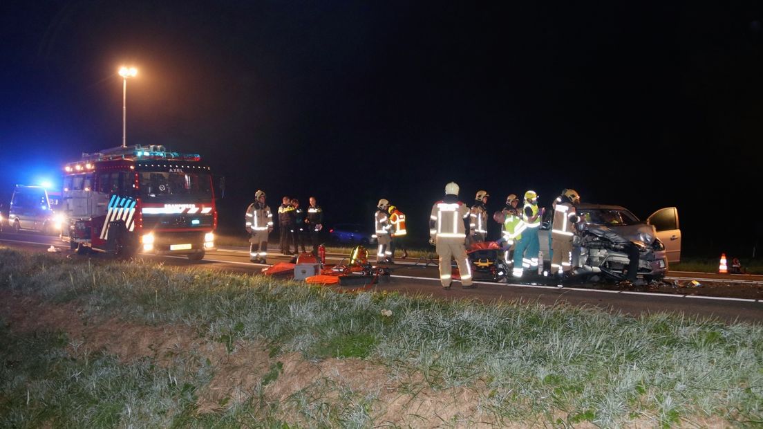De inzittenden zaten beklemd, de brandweer heeft hen bevrijd uit hun benarde situatie