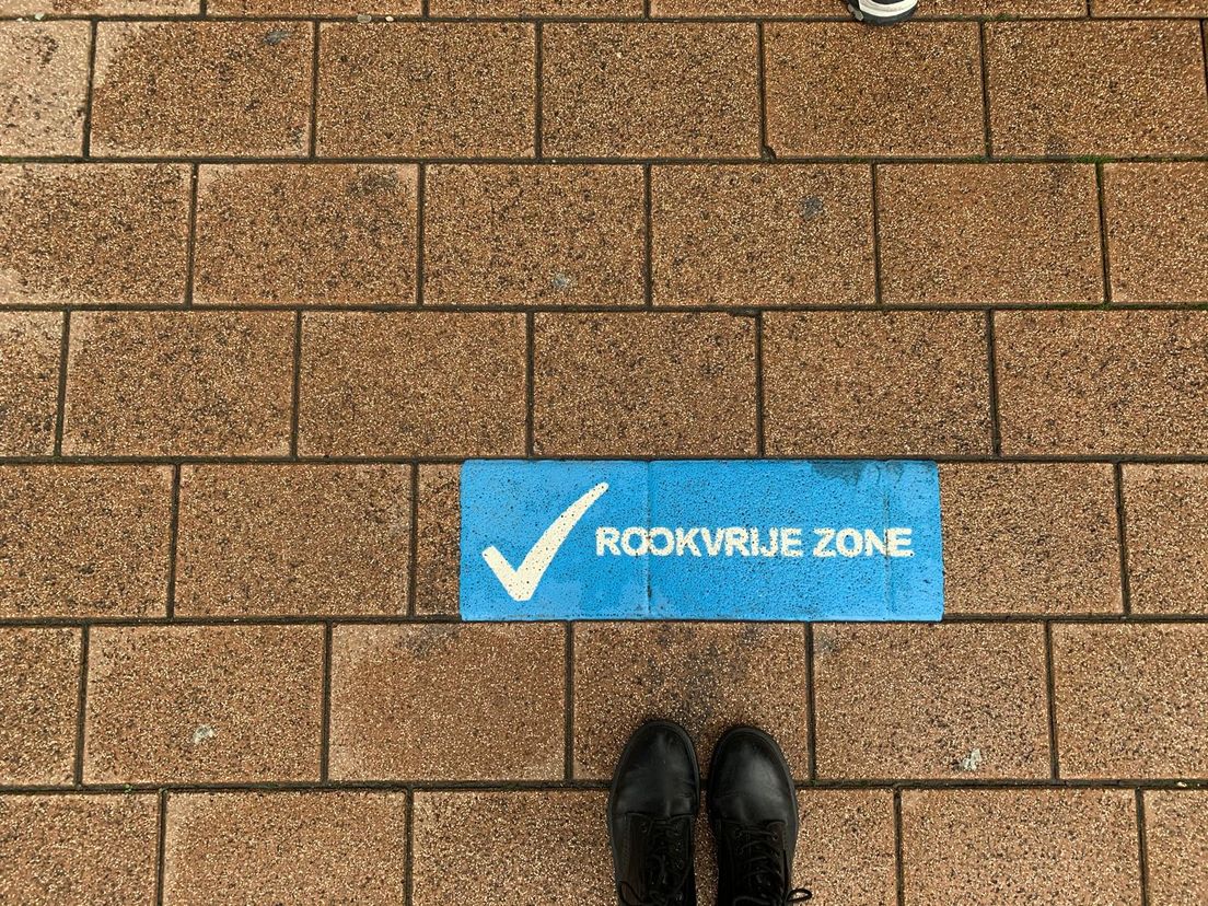 Uitslag poll: kleine meerderheid wil meer rookvrije zones in Rotterdam