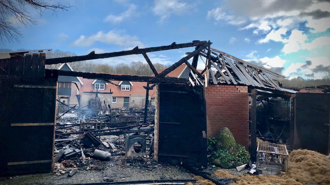 Schuur in Losser in as gelegd door brand