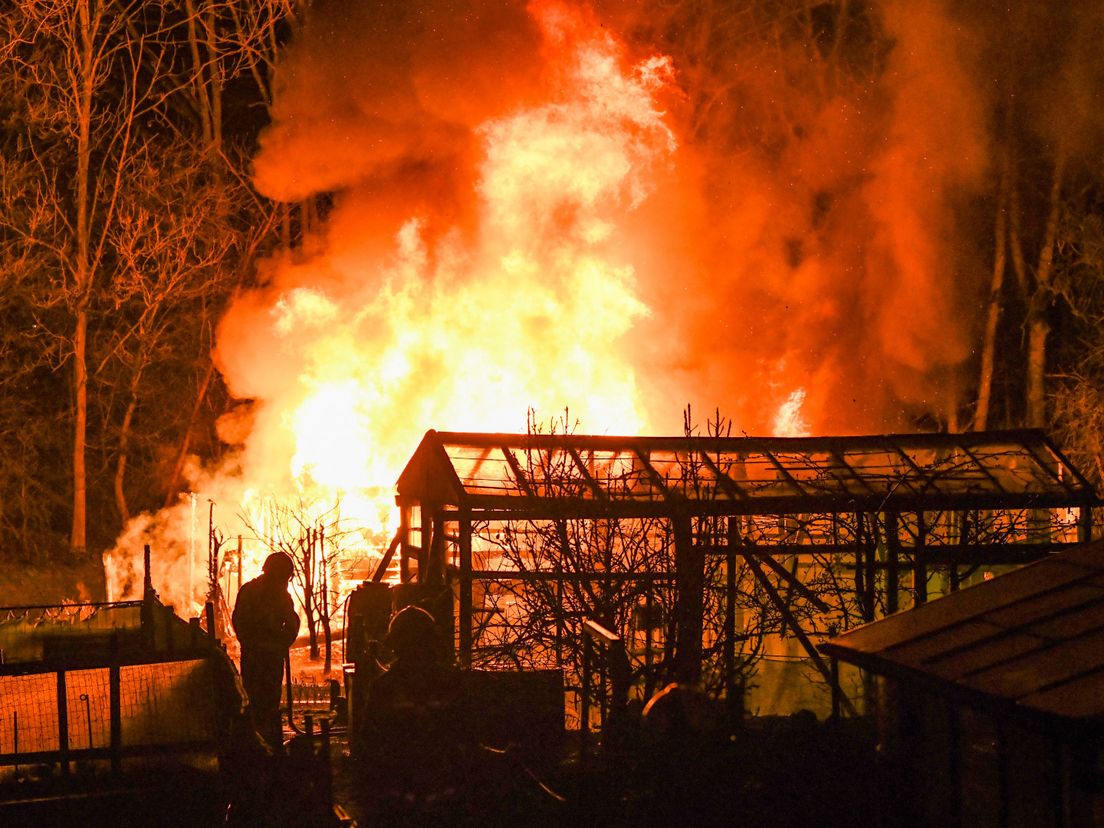 Volkstuintje van Driss door felle brand verwoest: 'Ik had zoveel spullen in dit huisje'