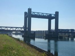 Het debacle Calandbrug: hoe de Rozenburgers het kind van de rekening werden