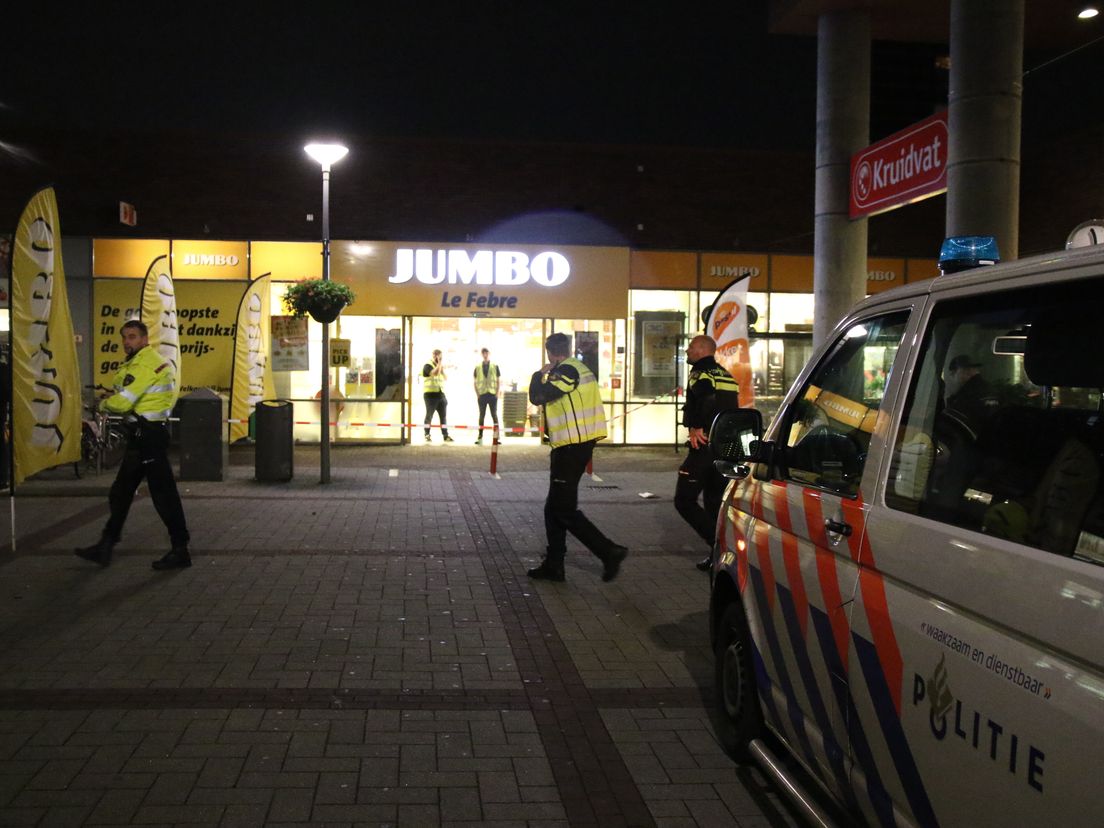 De overval bij de Jumbo aan de Hesseplaats in Rotterdam-Ommoord (Bron: MediaTV - Joey Heijstek)