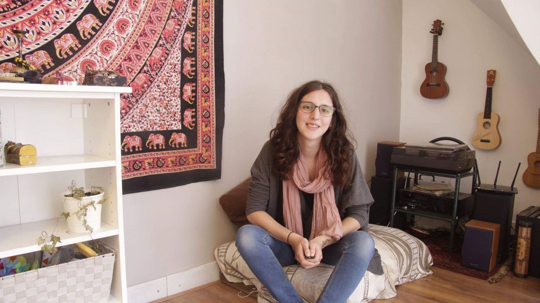 De 25-jarige Donya woont sinds twee jaar op haarzelf in Den Haag